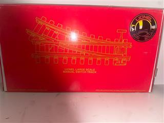 LIONEL 8-82015 RH MANUL SWITCH W/EXTRA TRACK